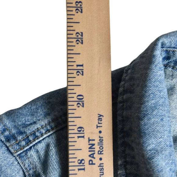 Blank NYC || Denim Jean Jacket Cropped Hem Classic Trucker Size Large - Picture 11 of 14